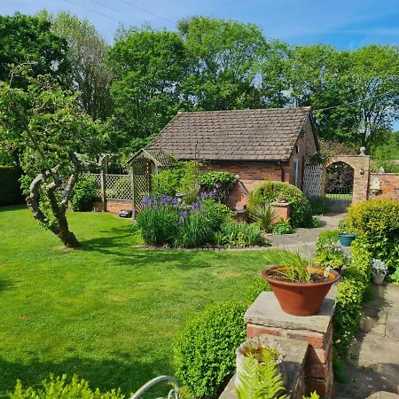 The Garden Room, 1 Heath Cottage Knutsford Esterno foto